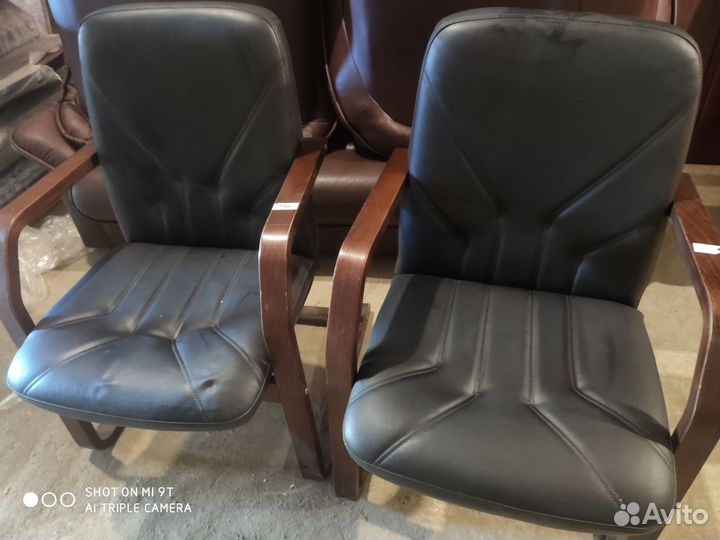 Кожанное кресло