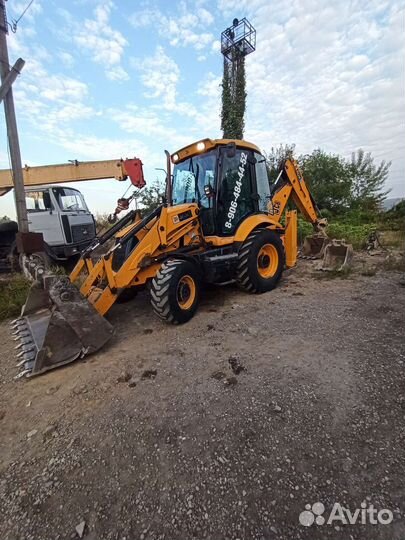 Экскаватор-погрузчик JCB гидромолот