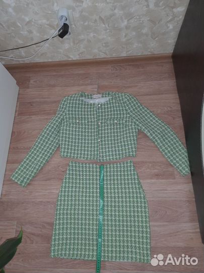 Костюм женский твидовый 42