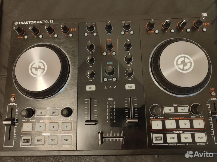 Dj контролер Traktor s2 mk2