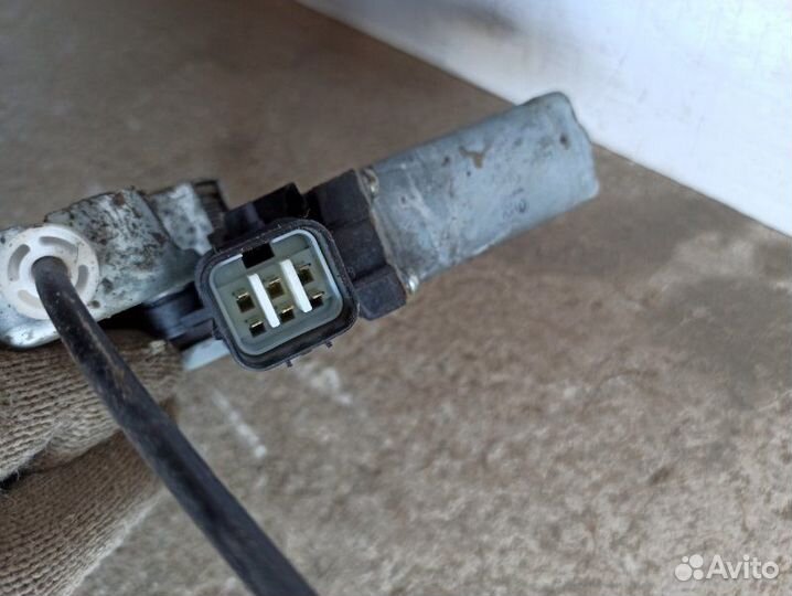 Стеклоподъемник электрический(с мотором) задний