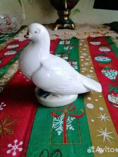 Фарфоровая статуэтка Голубь старая гжель
