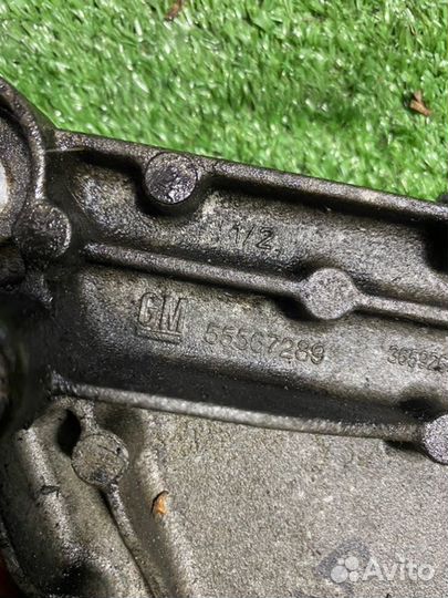 Кронштейн компрессора кондиционера Opel Astra J