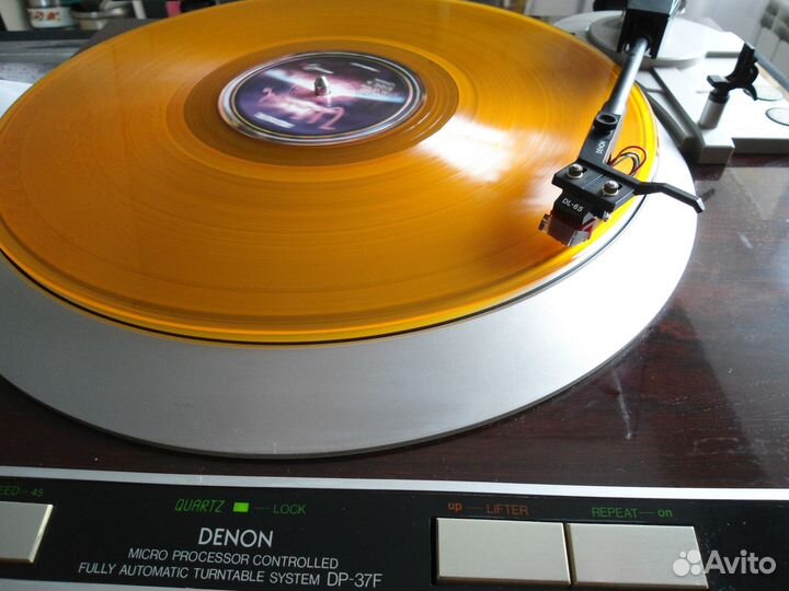 Проигрыватель винила Denon DP-37 F