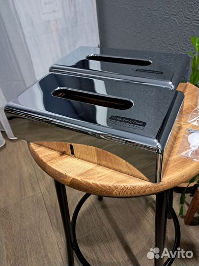 Диспенсер Kimberly Clark для бумажных салфеток