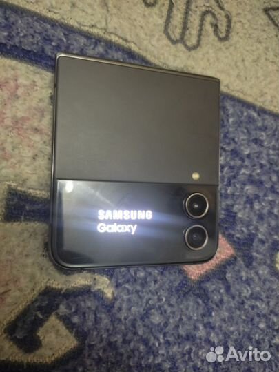 Samsung Galaxy Z Flip4, 8/128 ГБ