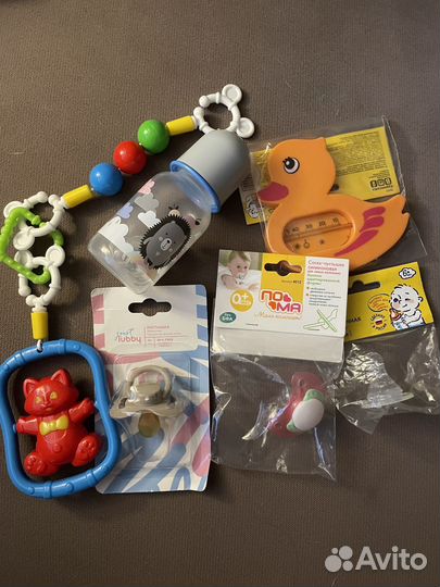 Пустышки, термометр, погремушка новые