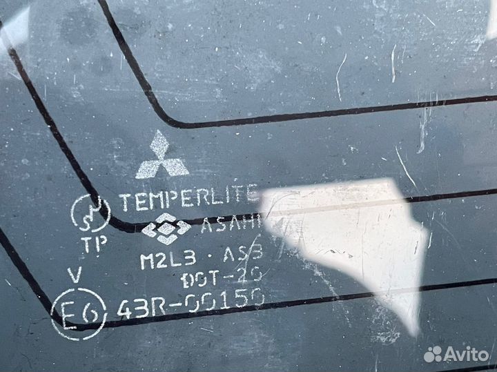 Стекло багажника правое Mitsubishi Chariot