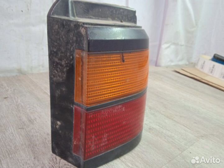 Фонарь задний правый Volkswagen Passat B3 1993