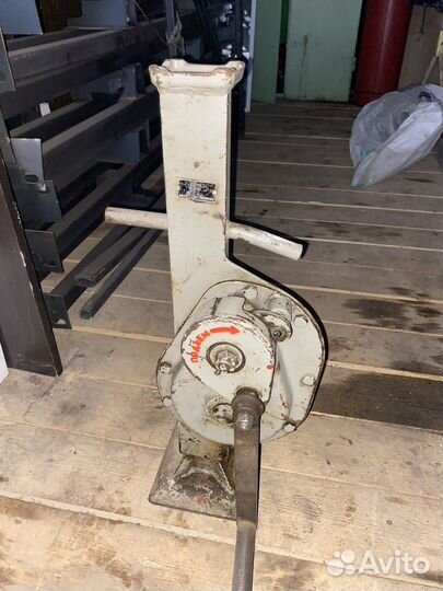 Домкрат реечный железнодорожный