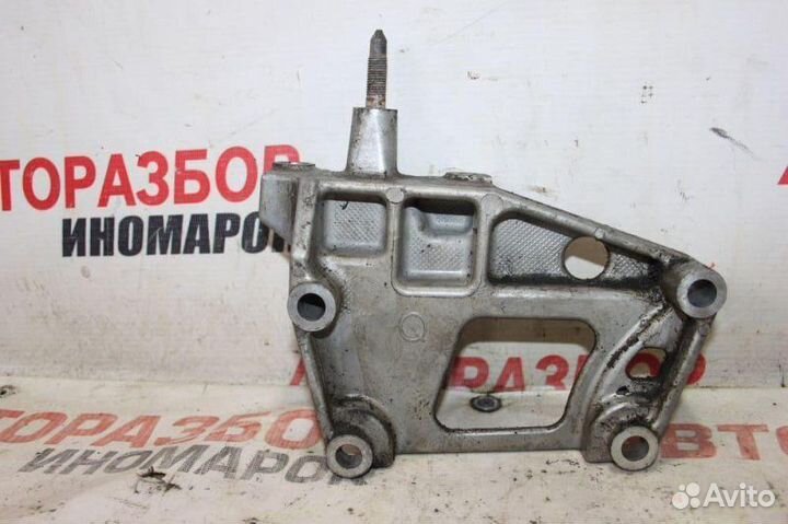 Кронштейн опоры двигателя правый Nissan X-Trail 1