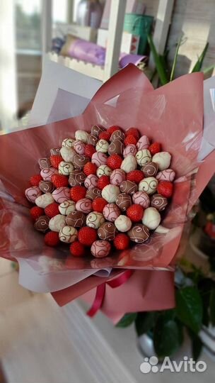 Клубника в шоколаде букеты