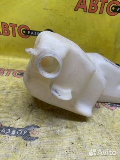 Бачок омывателя Audi 80 B3 RU 1989