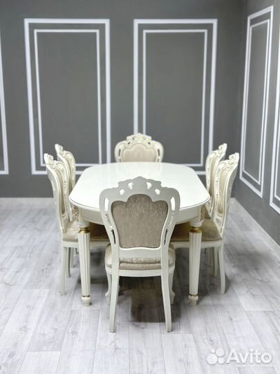 Стол обеденный. В наличии