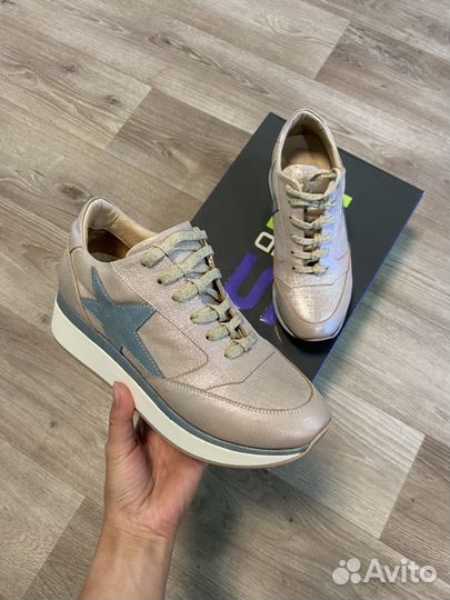 Кроссовки SandM