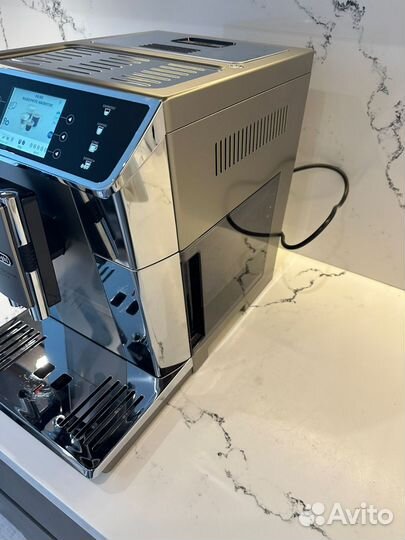 Кофемашина DeLonghi 650.75