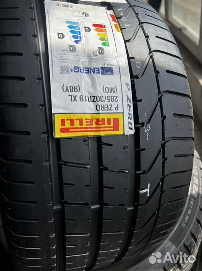 Pirelli P Zero 285/30 R19