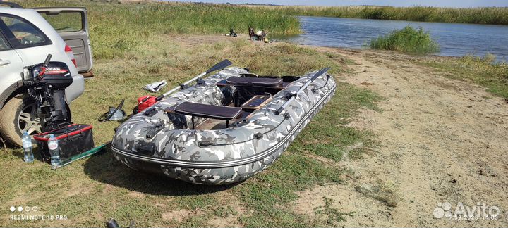Лодка инзер 320V