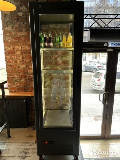 Кондитерская витрина carboma, охоаждаемая