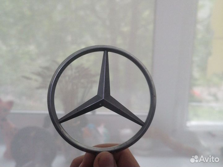 Значок mercedes на капот