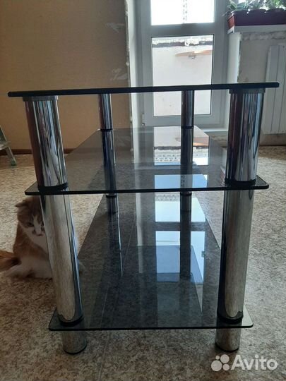 Стеклянная тумба под аппаратуру
