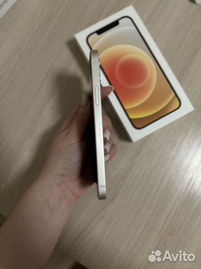 iPhone 12, 64 ГБ