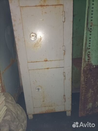 Сейф металлический шкаф