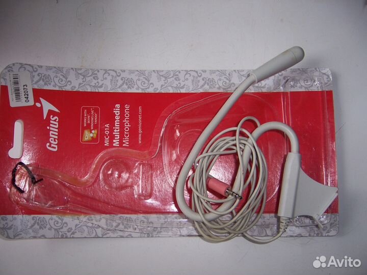 Микрофон Genius Mic-01A на подставке