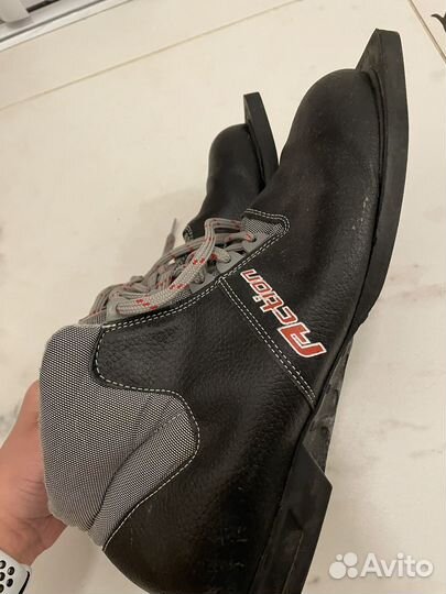 Лыжные ботинки action и лыжи