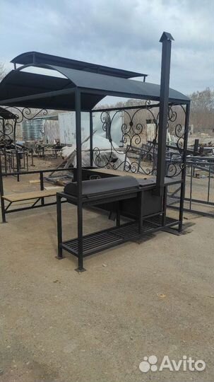 Мангал с крышей