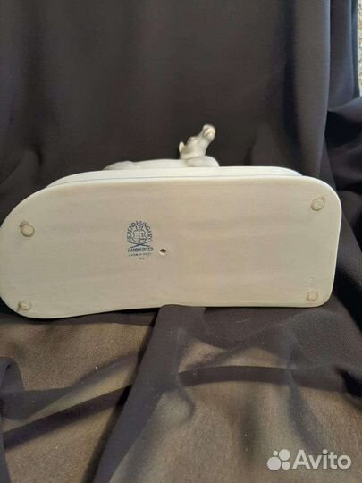 Фарфоровая статуэтка лошади