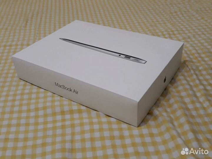 Коробка от MacBook Air