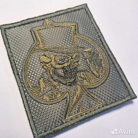 Нашивка череп в футляре