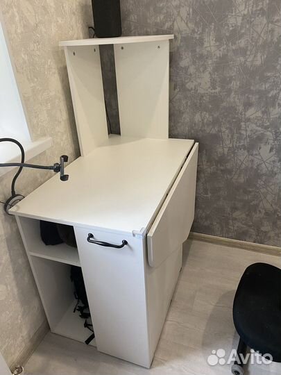 Компьютерный стол компактный