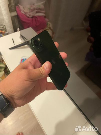 Телефон iPhone 13