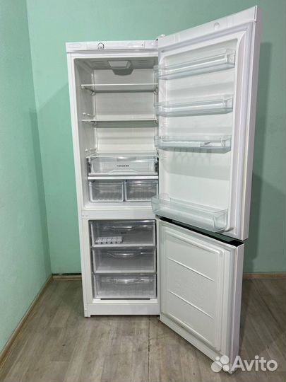 Холодильник indesit