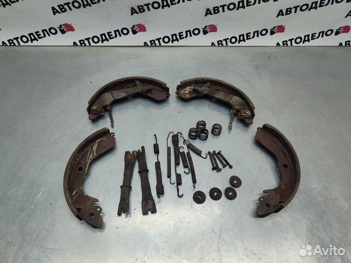 Задние колодки Mitsubishi Lancer 6 (C62A) 1991 г.в