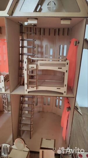 Кукольный домик с мебелью