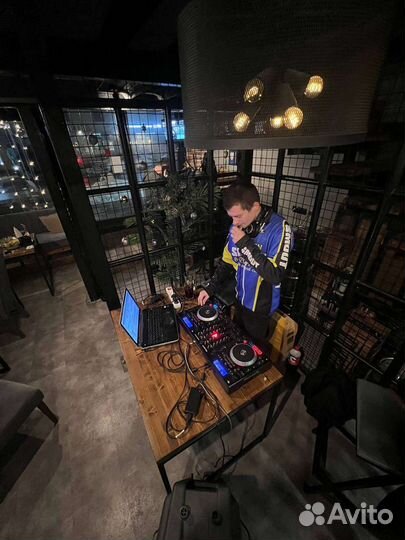 Диджей, студия звукозаписи