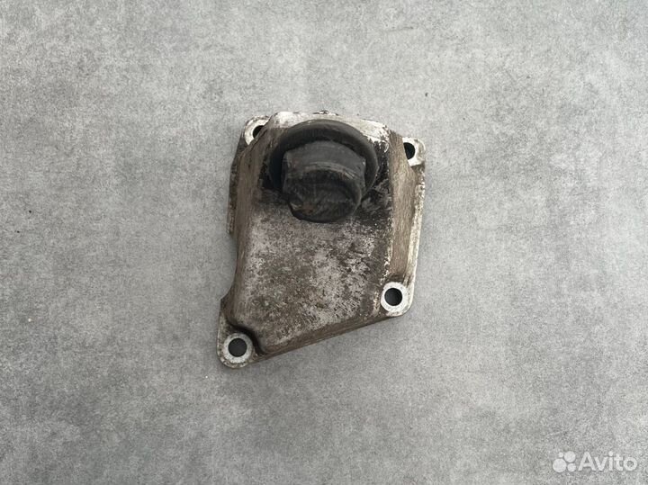 Кронштейн двигателя левый audi a6 c4