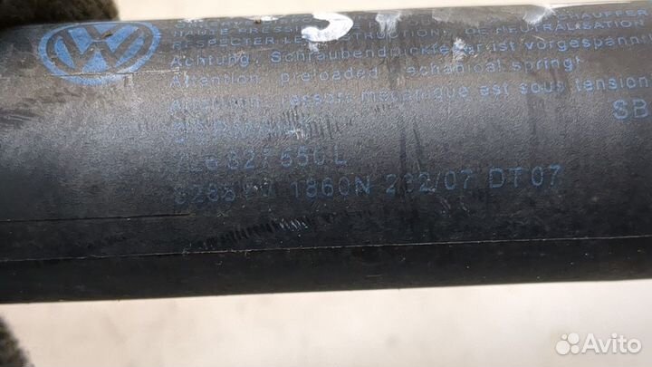 Амортизатор крышки багажника левый Volkswagen Touareg, 2007