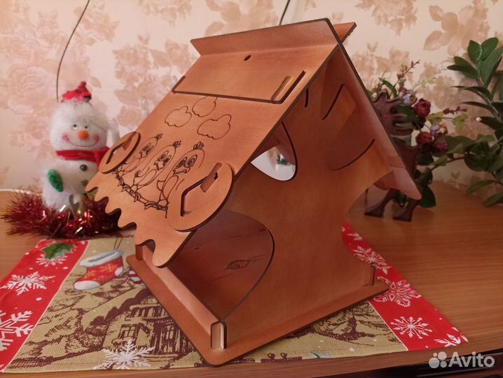 Кормушка для птиц из дерева