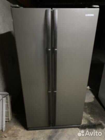 Холодильник двухдверный samsung