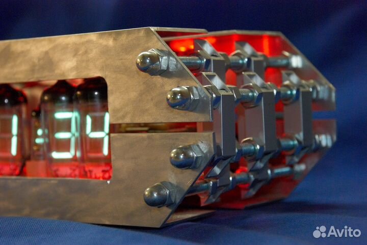 Стильные часы на лампах(Ручная работа)