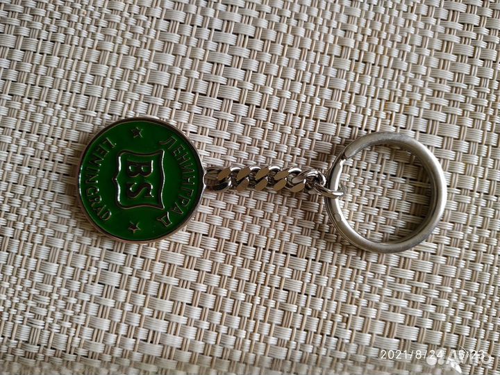 Продам брелоки с эмблемами Ленинграда и Москвы