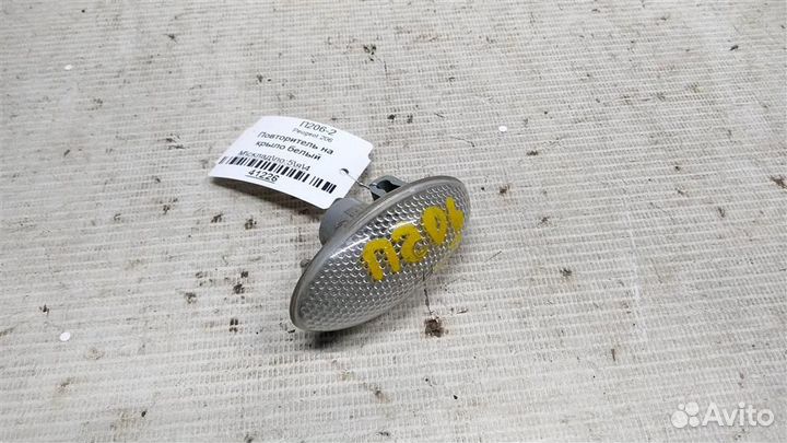 Повторитель на крыло белый Peugeot 206