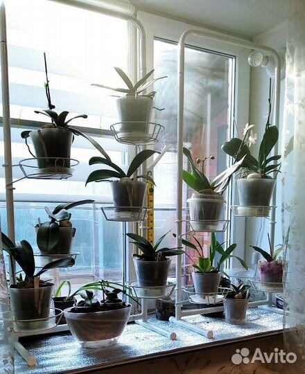 Металлическая подставка для цветов на подоконник