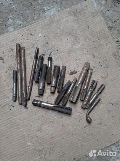 Сверла по металлу СССР, набор ключей, метчики, фре