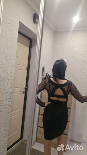 Платье с открытой спинкой