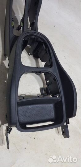 Консоль между сидений Seat Leon (1P1) 2012